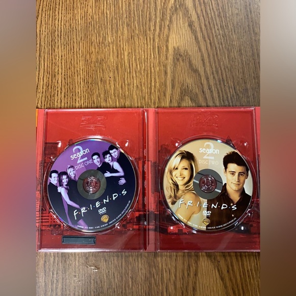Season 1 AND 2 of FRIENDS! - Picture 9 of 11